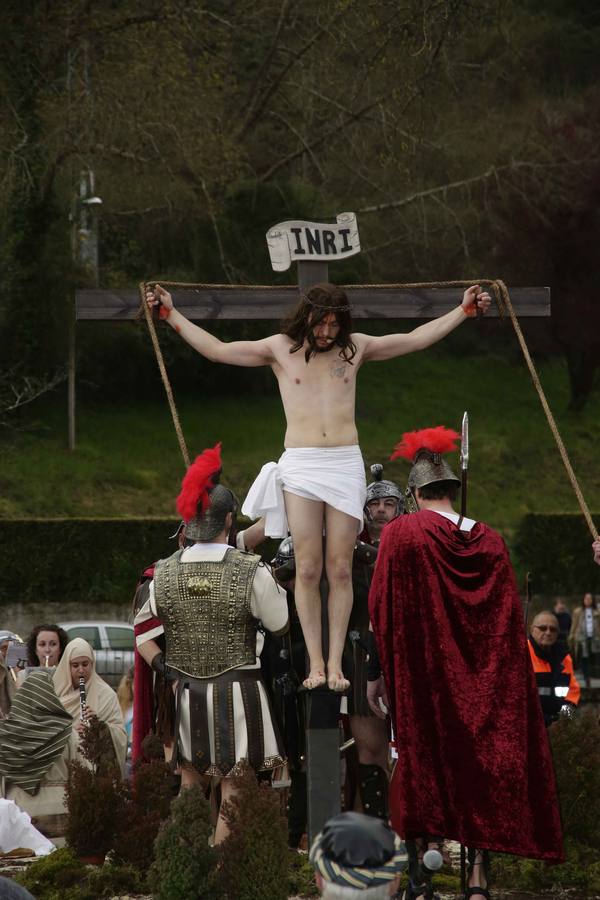 Via Crucis viviente en Infiesto