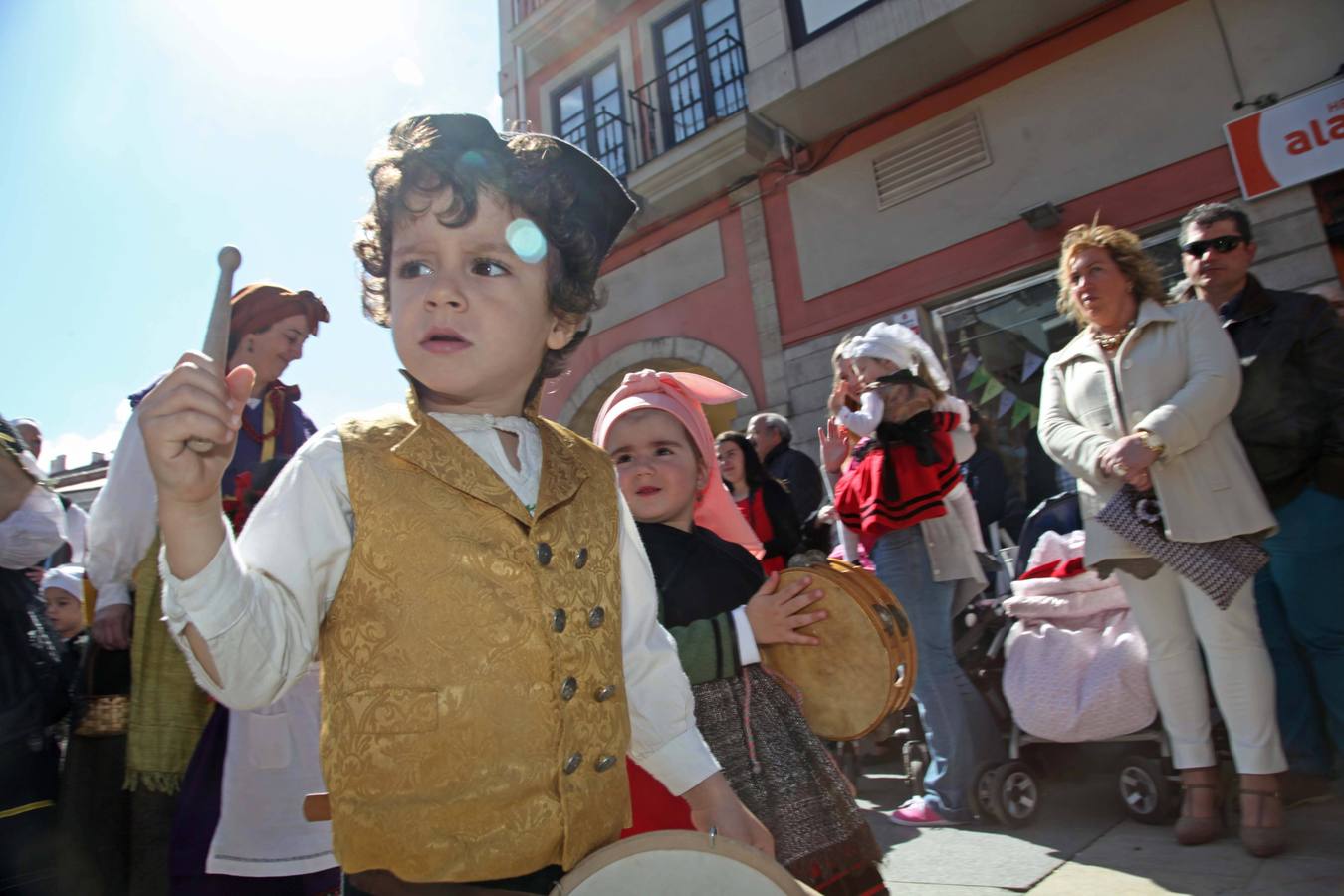 Avilés se vuelca con El Bollo