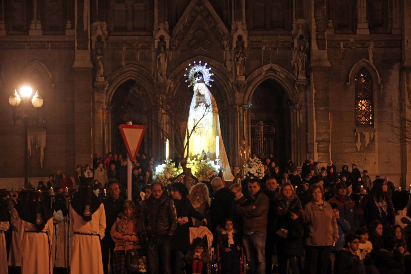 Multitudinaria procesiónde la Resurrección