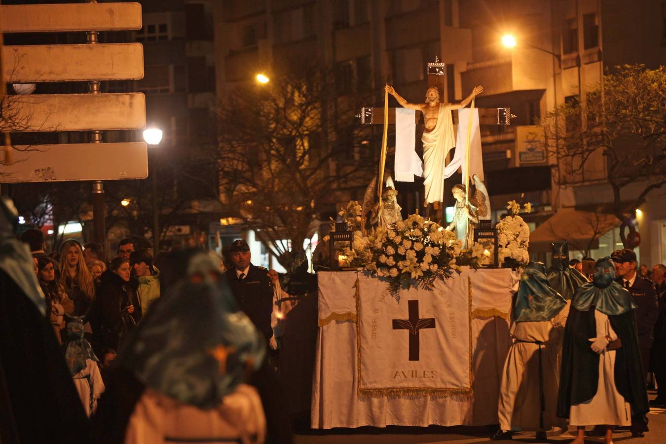 Multitudinaria procesiónde la Resurrección