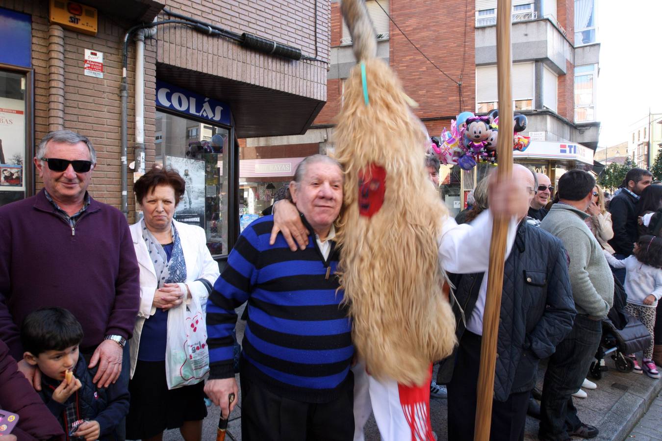 Animado desfile de los Güevos Pintos