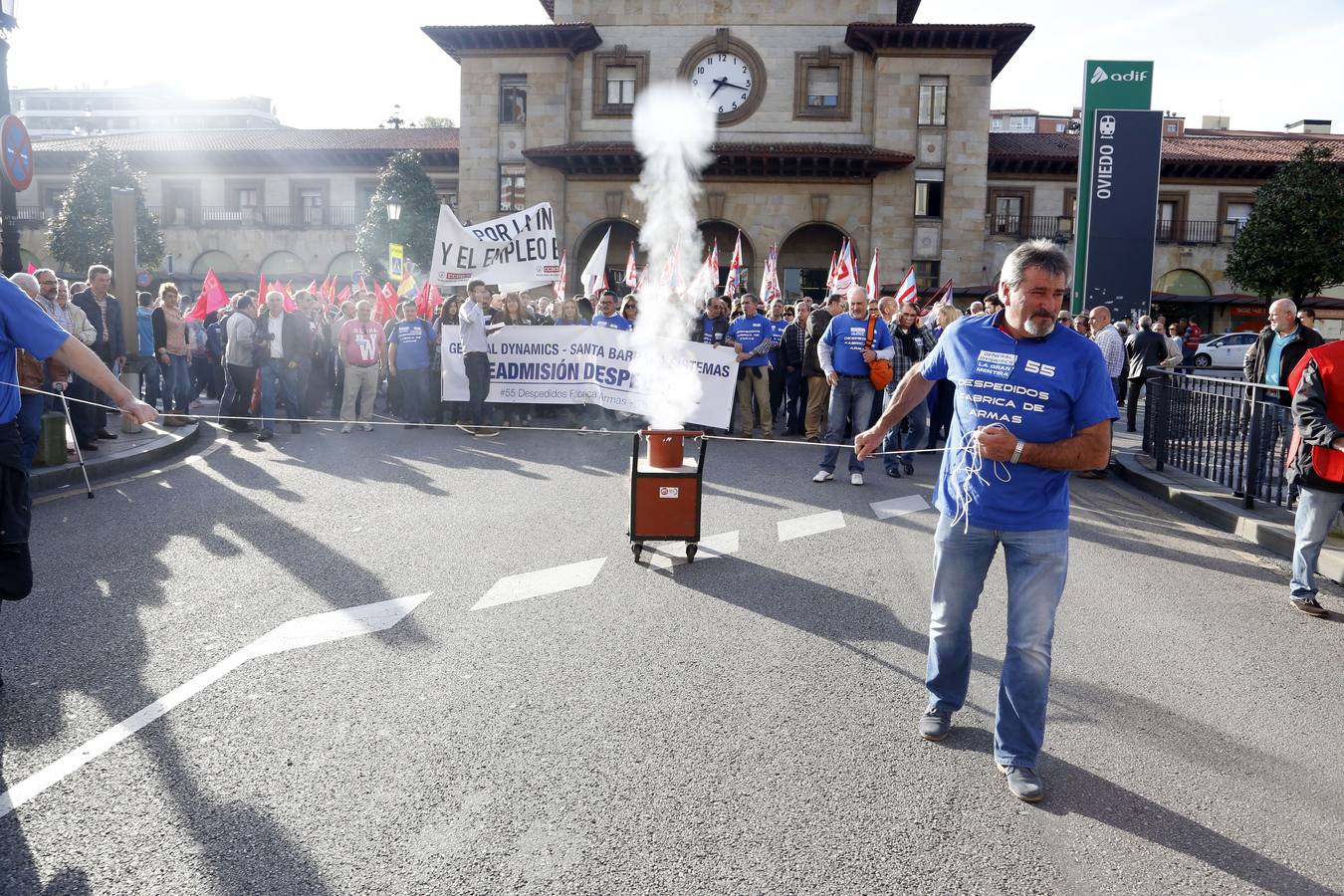 Manifestación en Oviedo por los despedidos de Santa Bárbara