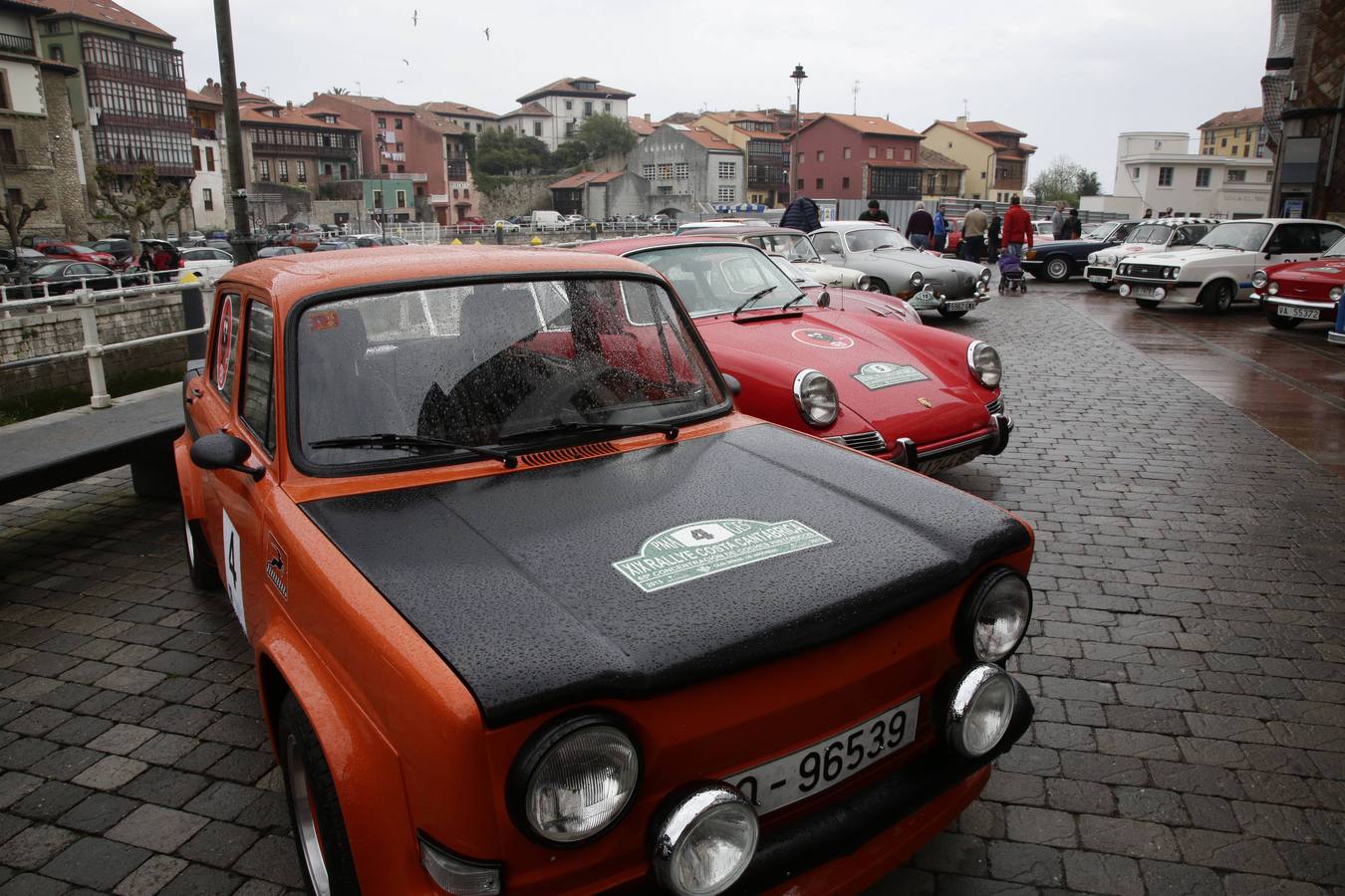 Concentración de coches clásicos en el Oriente asturiano