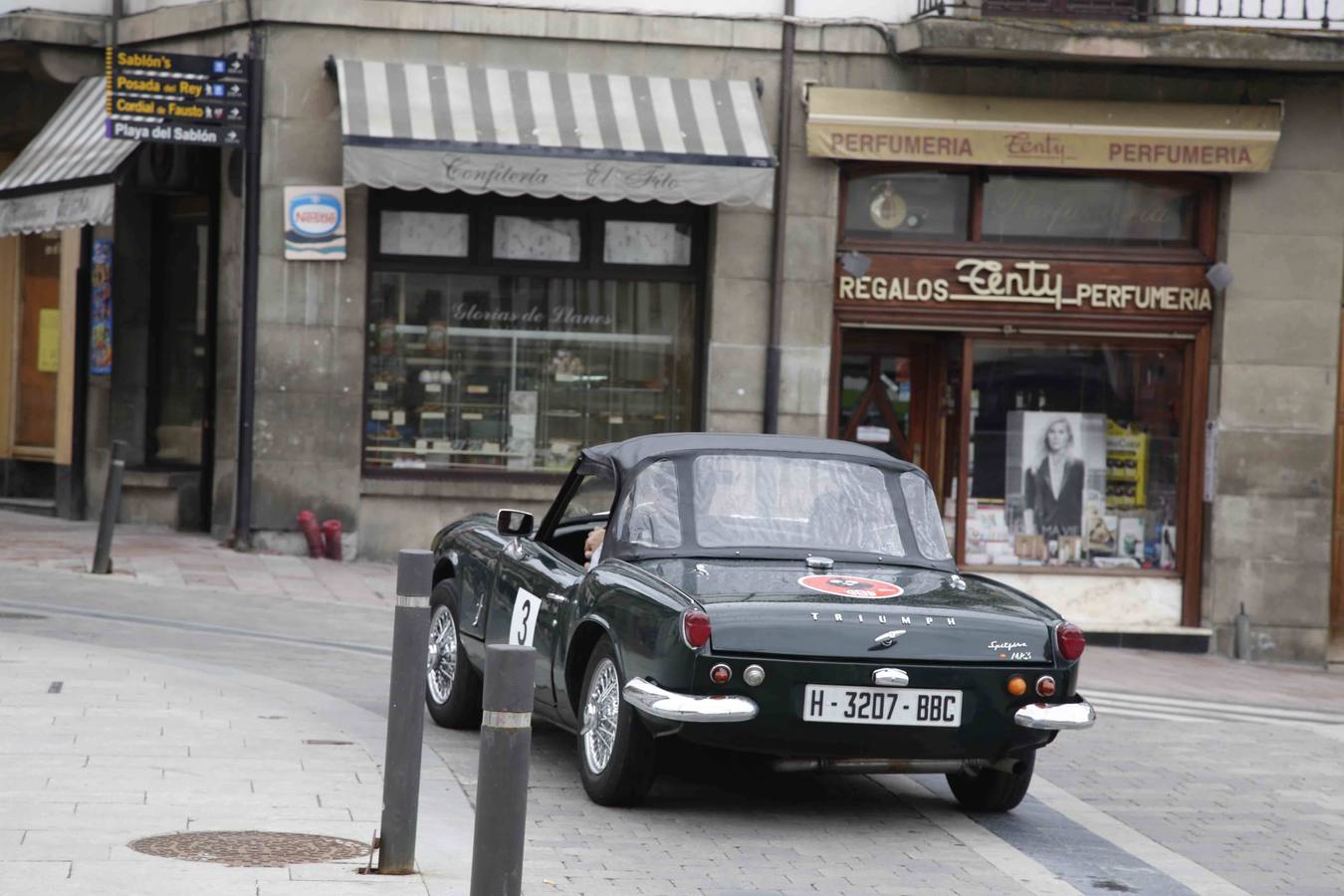 Concentración de coches clásicos en el Oriente asturiano