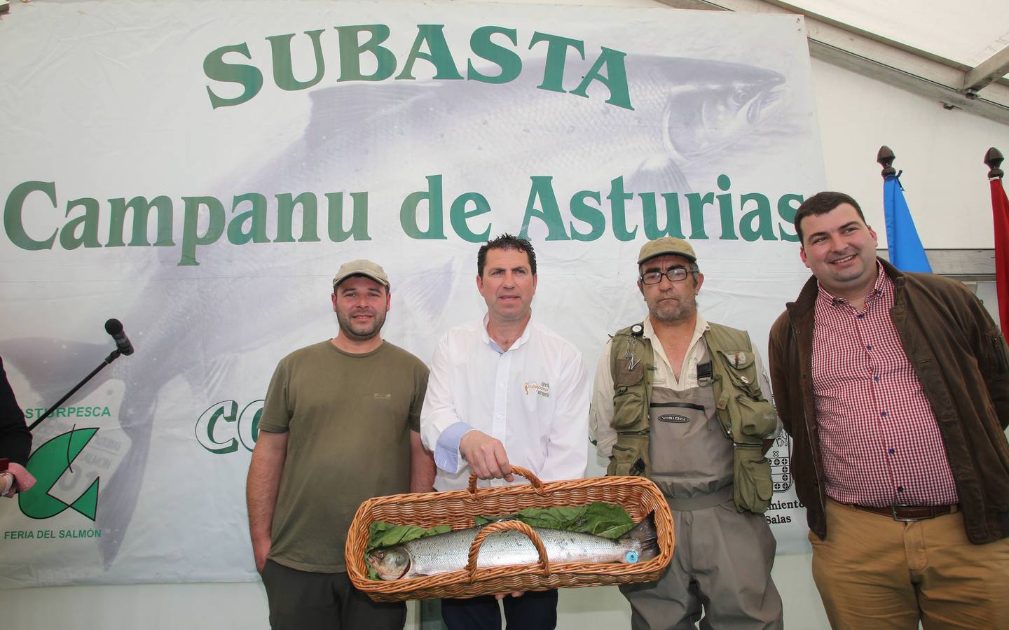 El campanu del río Narcea, un ejemplar de 4,6 kilos