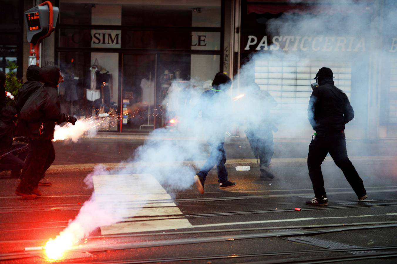 Las protestas contra la Expo incendian Milán