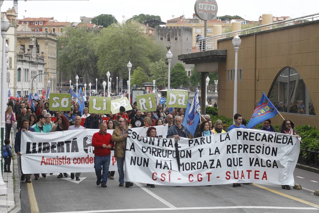 Manifestación de los sindicatos minoritarios por las calles de Gijón