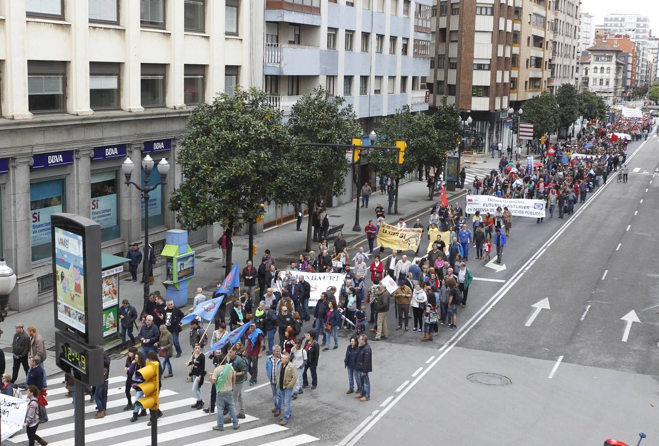 Manifestación de los sindicatos minoritarios por las calles de Gijón