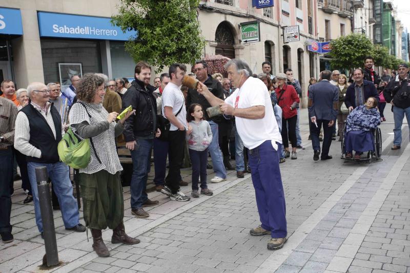 Protesta en Llanes contra el plan urbanístico