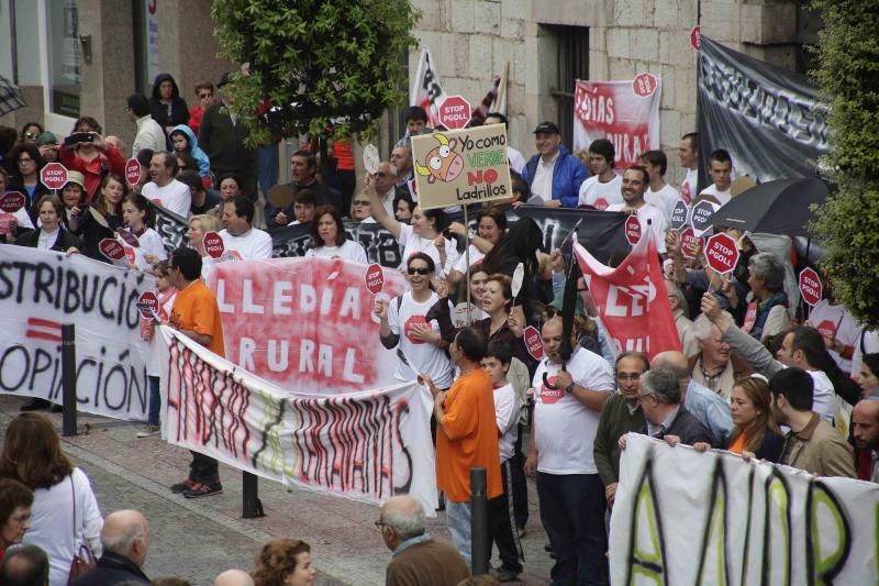 Protesta en Llanes contra el plan urbanístico