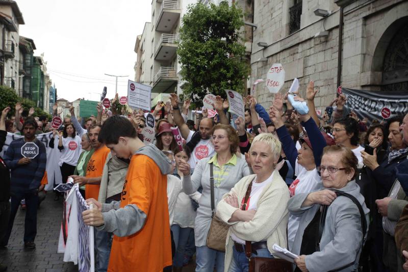 Protesta en Llanes contra el plan urbanístico