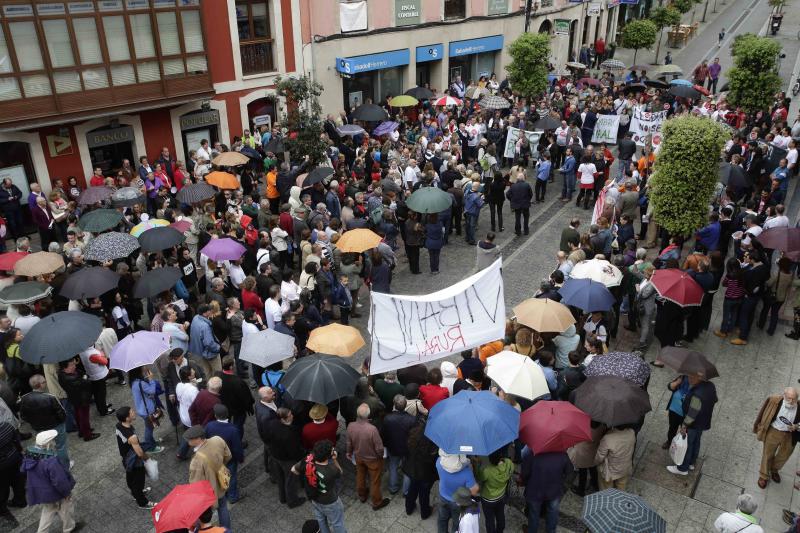 Protesta en Llanes contra el plan urbanístico