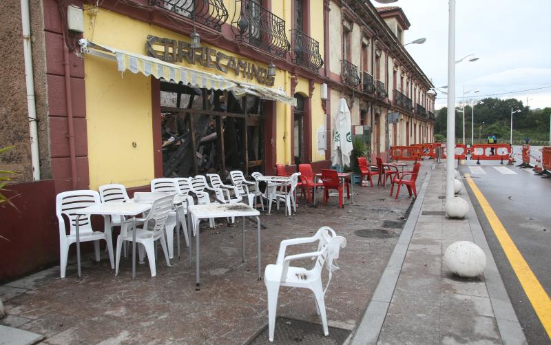 Así quedó el edificio del Bar Correcaminos, en Perán (Carreño), tras el incendio