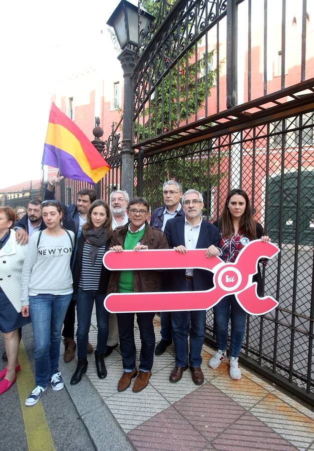 IU de Oviedo, con Llamazares, ante La Vega.