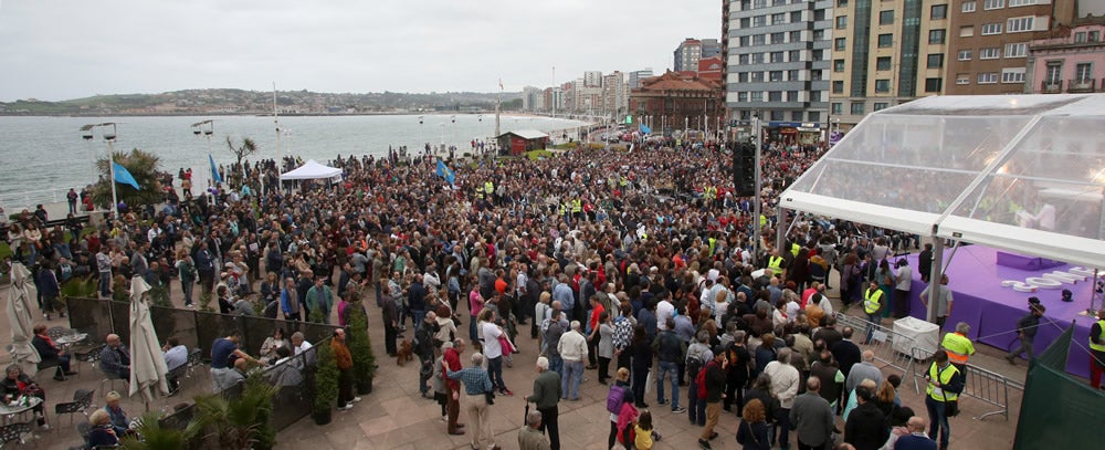 Podemos llena el Náutico en Gijón