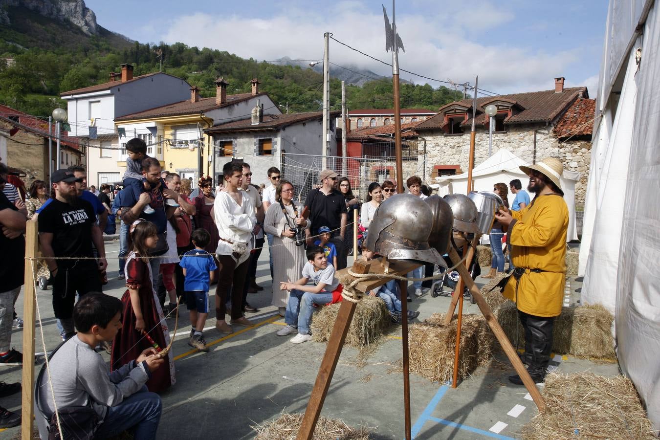 Mercado medieval en Pelúgano