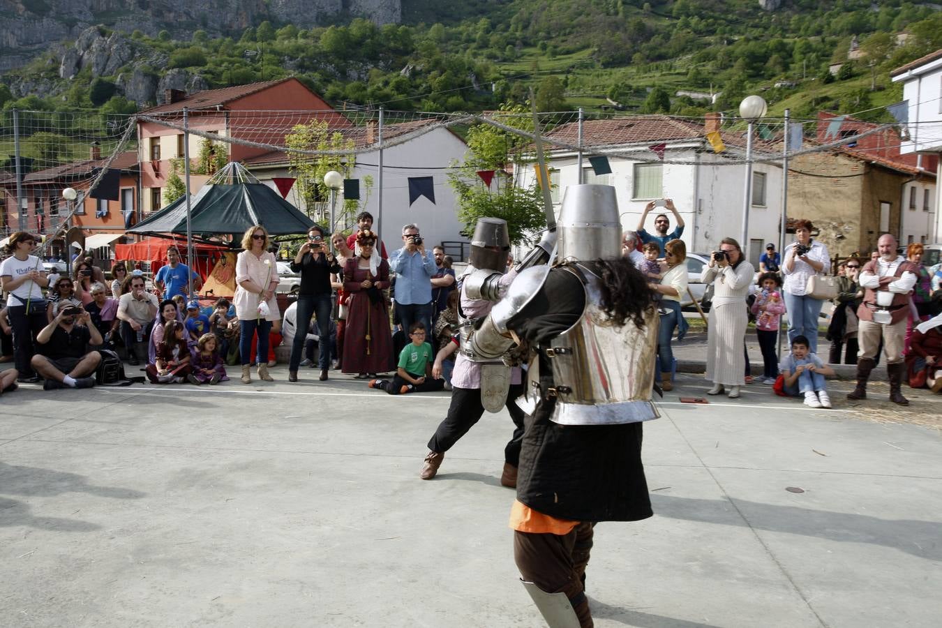 Mercado medieval en Pelúgano