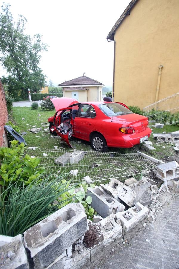 Tres heridos en un choque entre dos vehículos en Oviedo