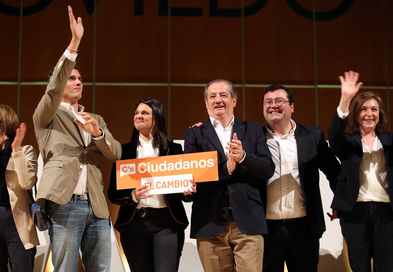 El mitin en Oviedo de Albert Rivera, líder de Ciudadanos, en imágenes