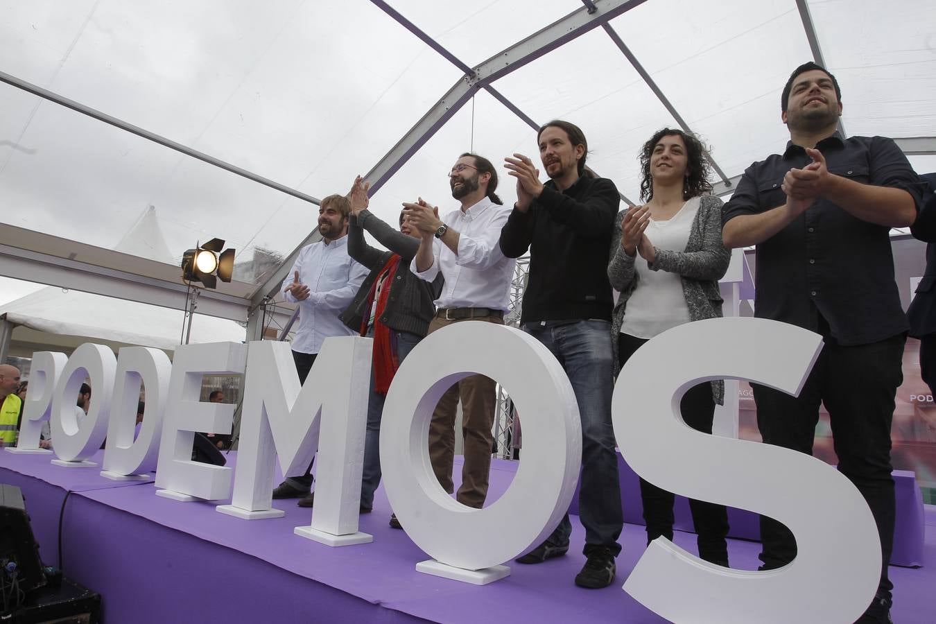 Miles de personas en el mitin de Podemos en Oviedo