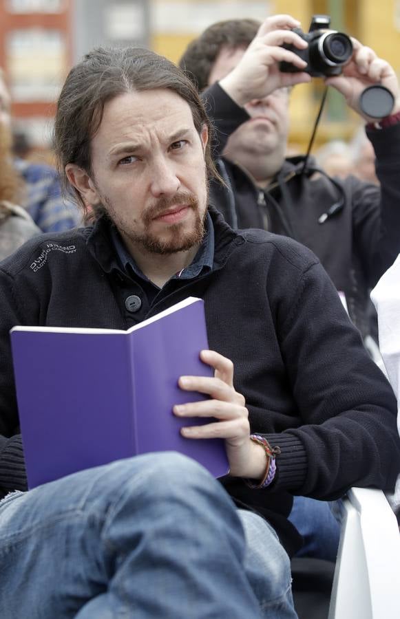 Miles de personas en el mitin de Podemos en Oviedo