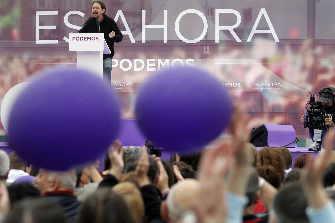 Miles de personas en el mitin de Podemos en Oviedo