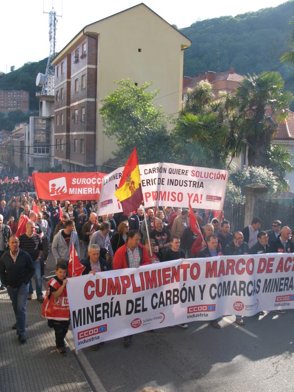 Multitudinaria manifestación en Cangas del Narcea en defensa de la minería