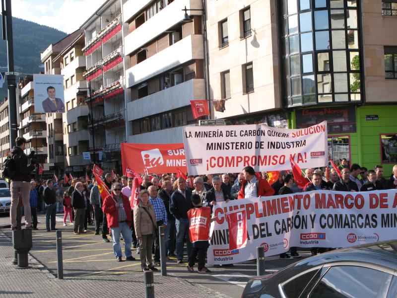 Multitudinaria manifestación en Cangas del Narcea en defensa de la minería