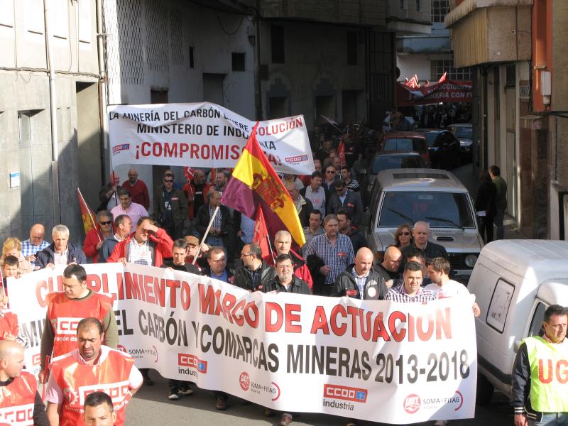 Multitudinaria manifestación en Cangas del Narcea en defensa de la minería