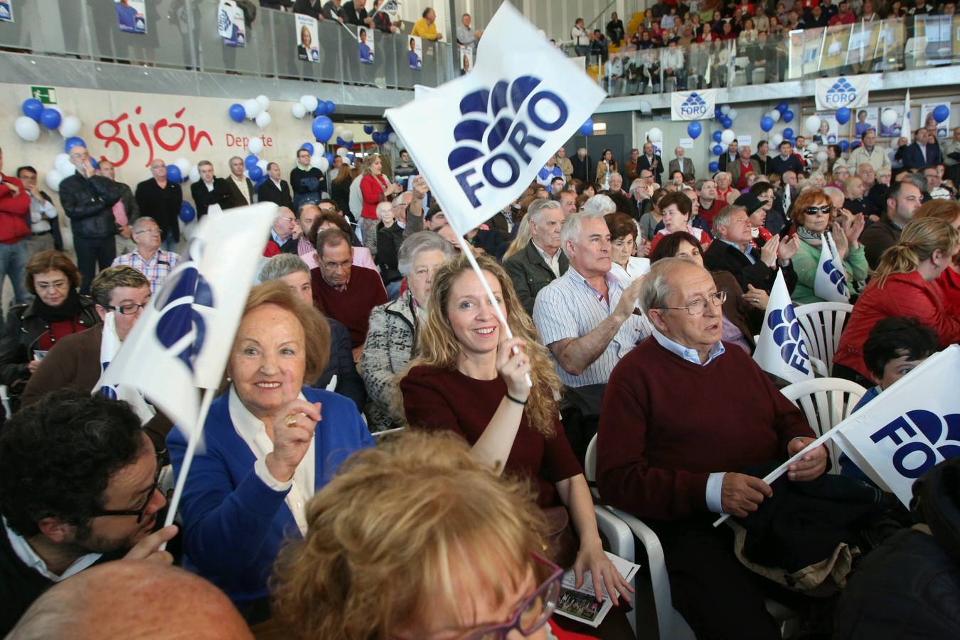 Más de un millar de personas en el mitin central de Foro en Gijón