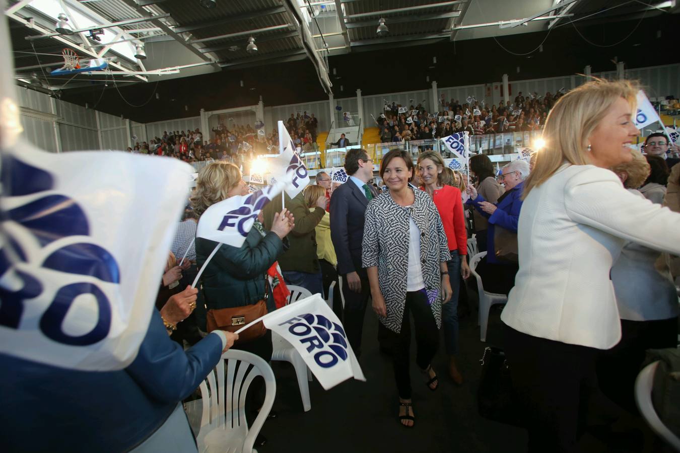 Más de un millar de personas en el mitin central de Foro en Gijón