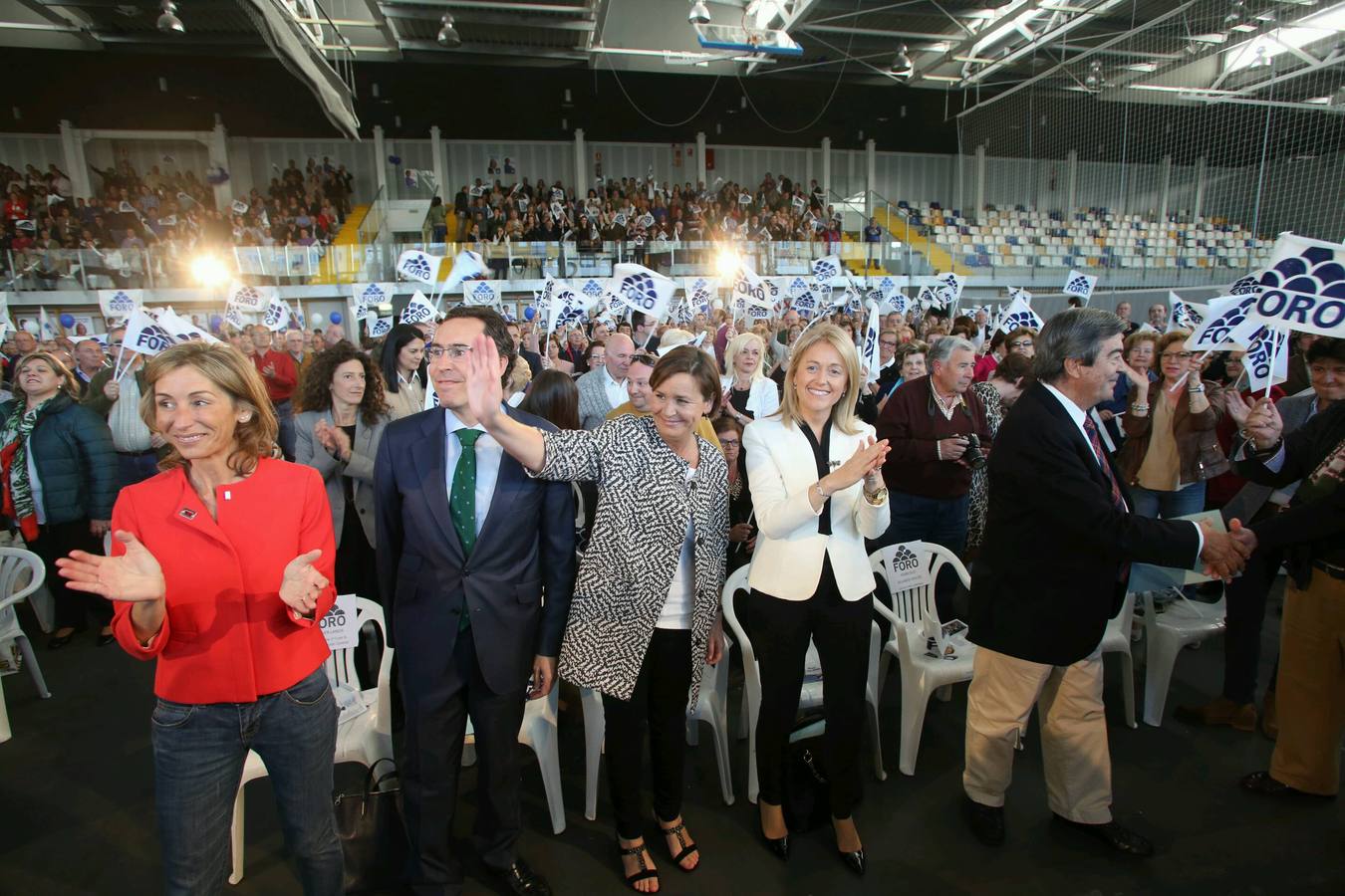 Más de un millar de personas en el mitin central de Foro en Gijón