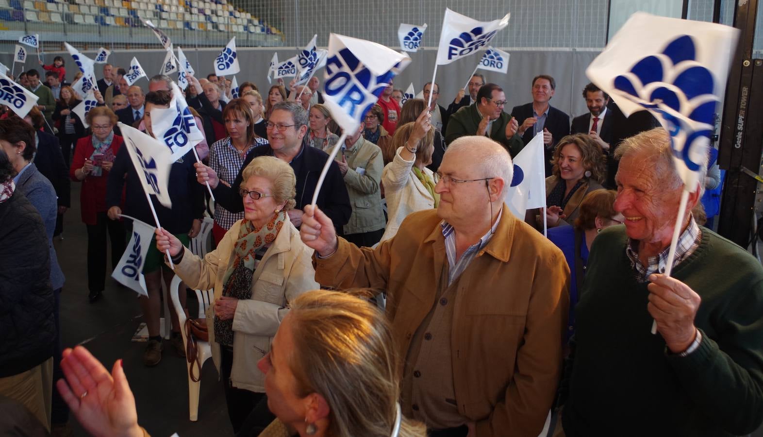 Más de un millar de personas en el mitin central de Foro en Gijón