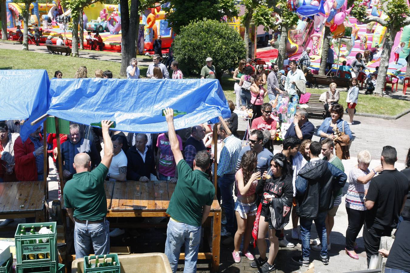 Fiesta del Descorche en El Entrego