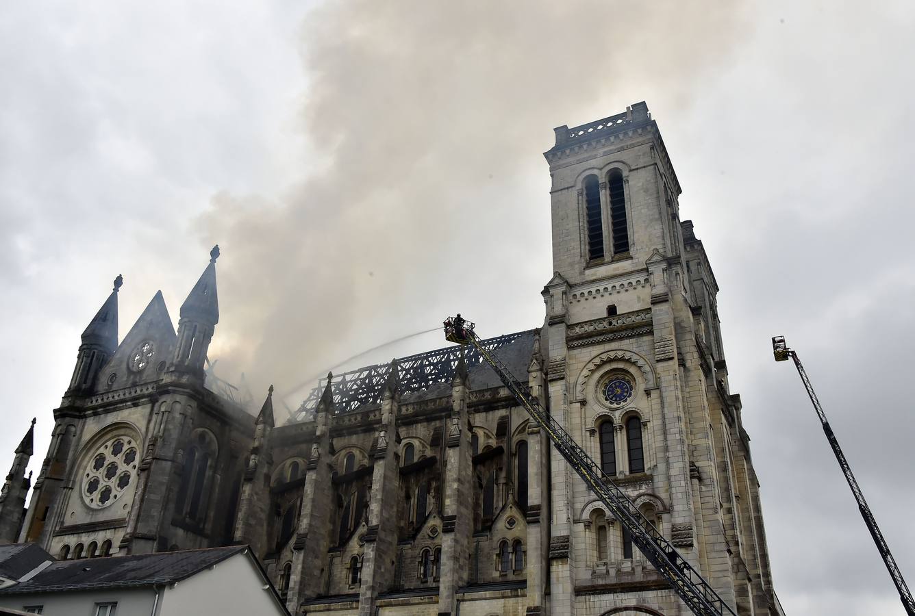 Un incendio destruyó en Nantes parte de una basílica del siglo XIX