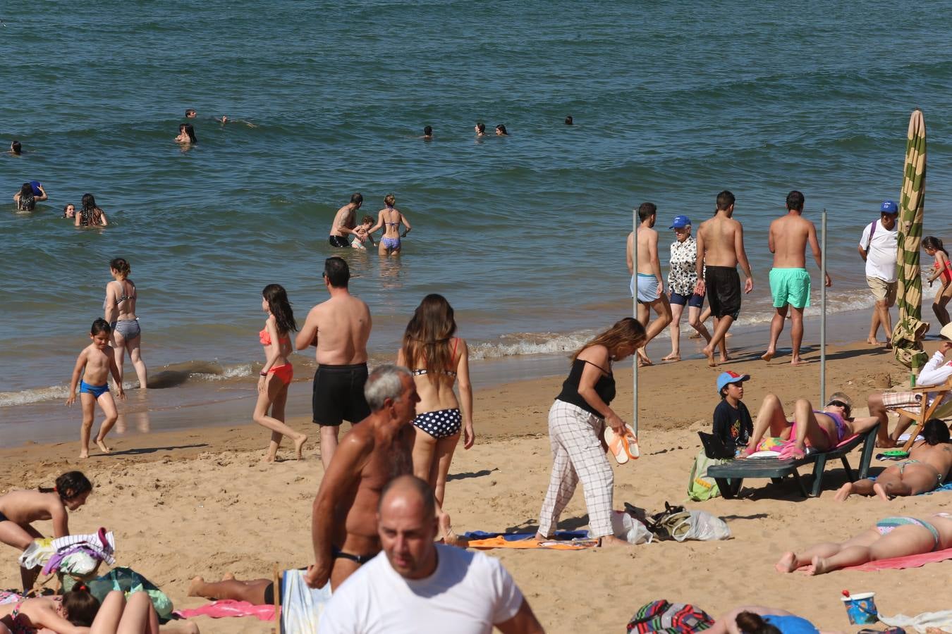 Día de sol y playa en Gijón