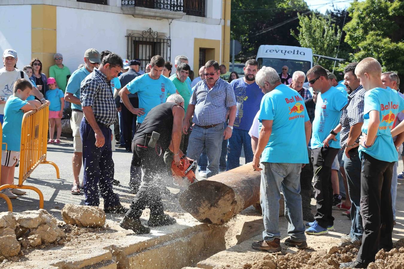 Balmori planta una hoguera de 40 metros