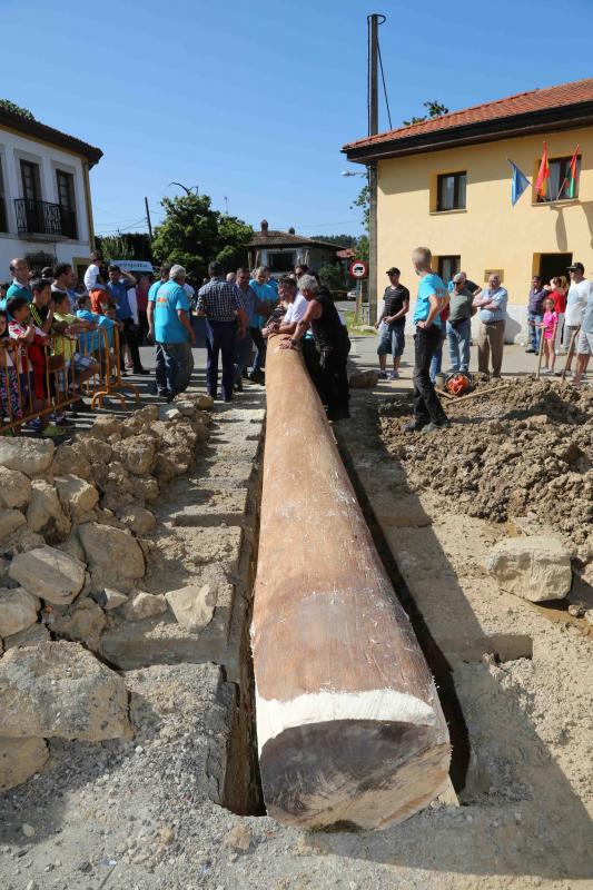 Balmori planta una hoguera de 40 metros y 2.500 kilos