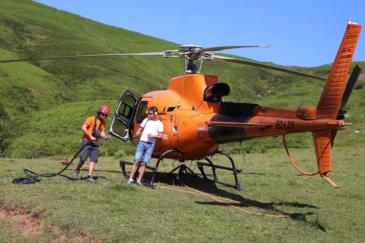 Así suben los víveres al refugio del Urriellu