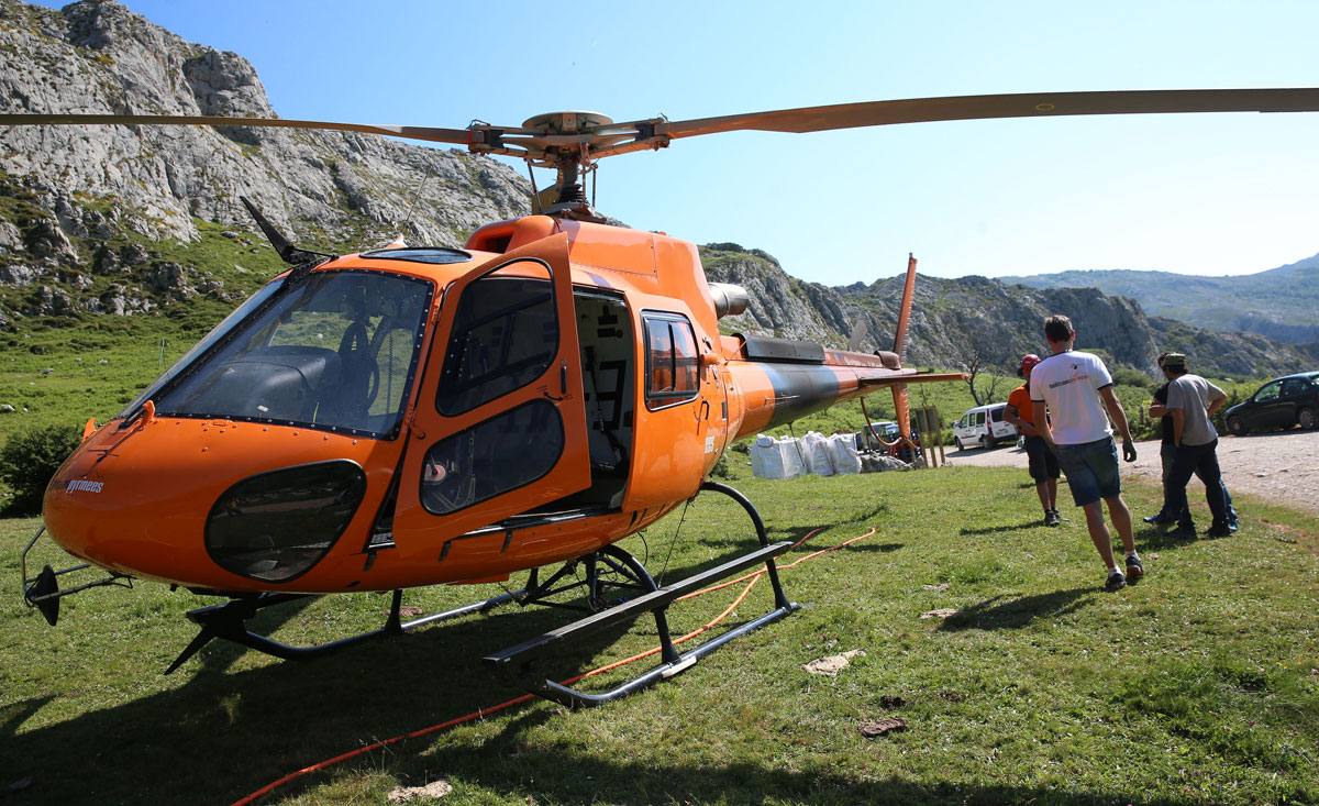 Así suben los víveres al refugio del Urriellu