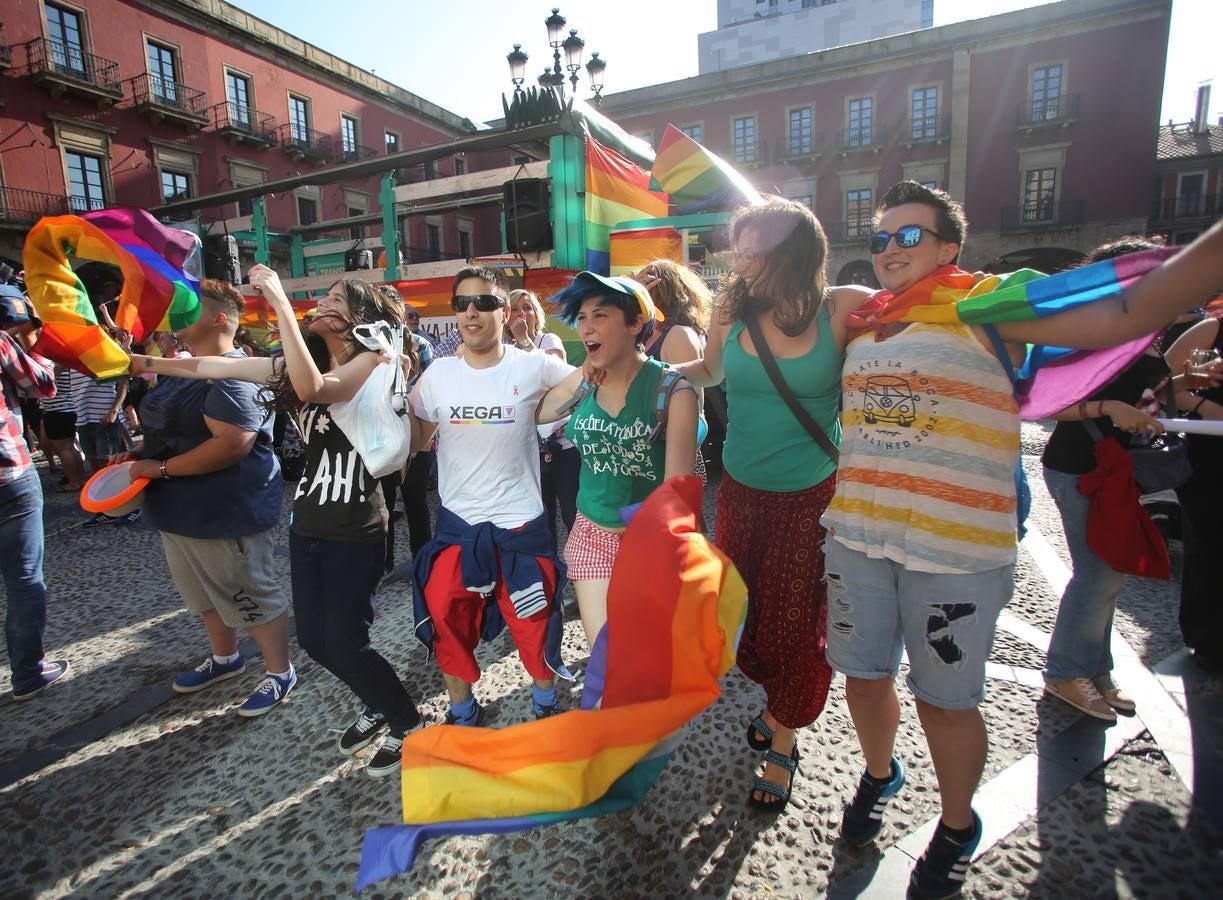 El &#039;Orgullín del Norte&#039; desfila por las calles de Gijón