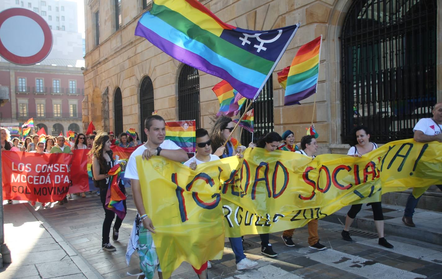 El &#039;Orgullín del Norte&#039; desfila por las calles de Gijón