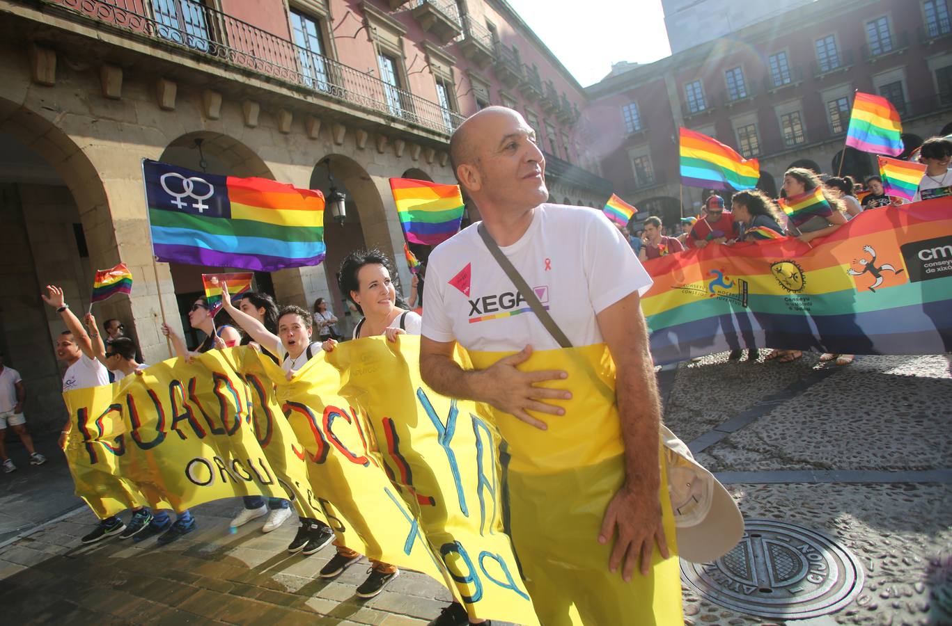 El &#039;Orgullín del Norte&#039; desfila por las calles de Gijón