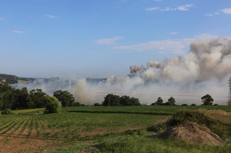 Incendio en Avilés cerca de las instalaciones de Alcoa