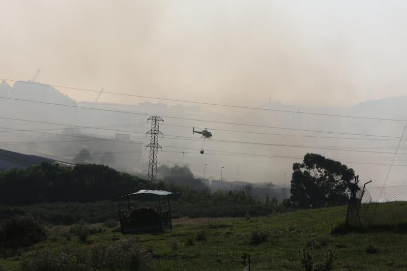 Incendio en Avilés cerca de las instalaciones de Alcoa