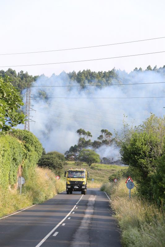 Incendio en Avilés cerca de las instalaciones de Alcoa
