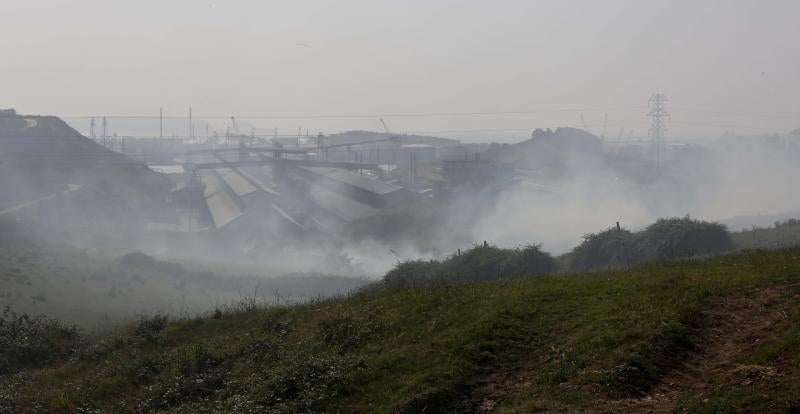 Incendio en Avilés cerca de las instalaciones de Alcoa