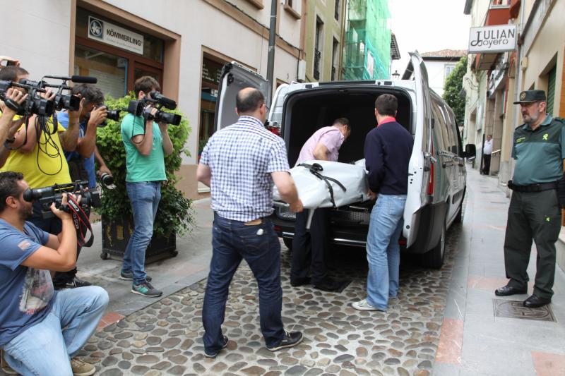 Un hombre se suicida en Pravia después de agredir a una anciana y matar a su mujer