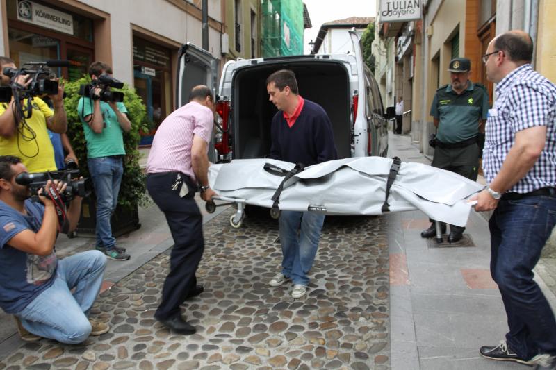 Un hombre se suicida en Pravia después de agredir a una anciana y matar a su mujer