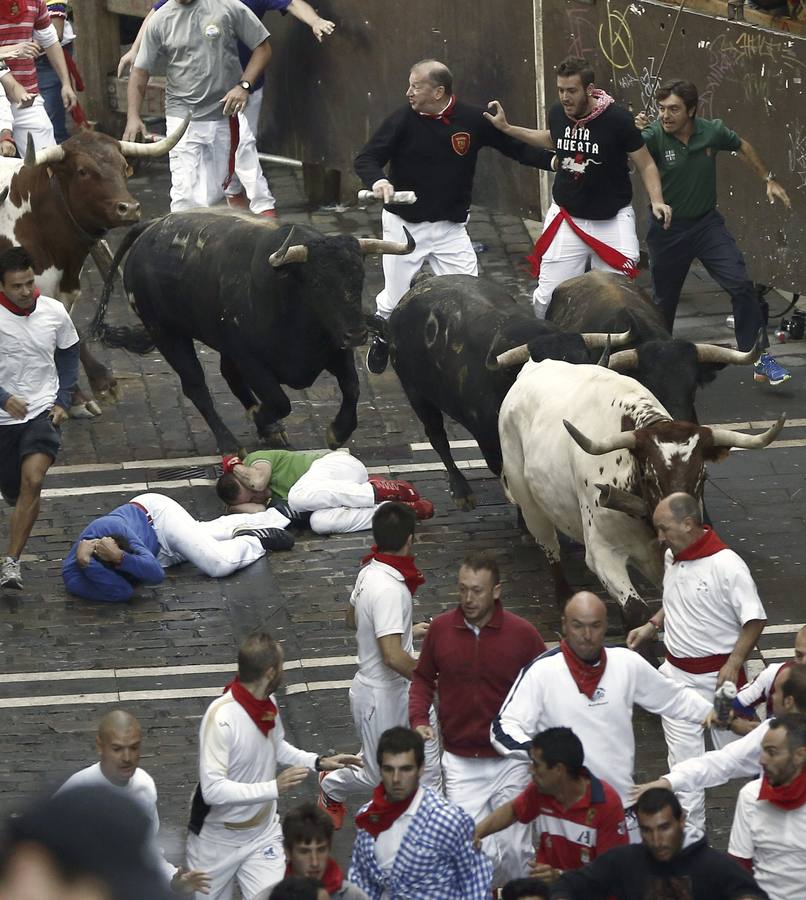 Limpio sexto encierro de Sanfermines